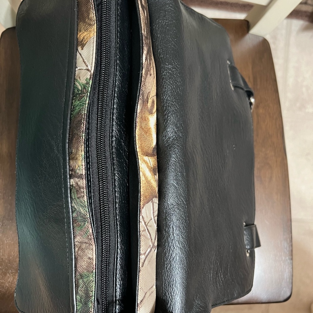 REALTREE Concealed Carry Handbag - Picture 13 of 16